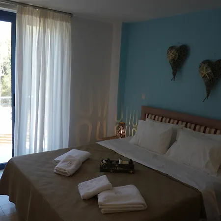 Ilianthos & Hotel Mikros Gialos